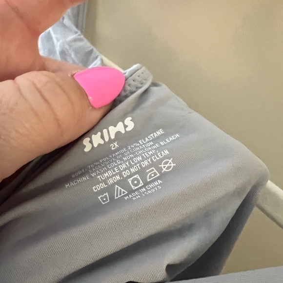 Skims FITS EVERYBODY SQUARE NECK BODYSUIT - Picture 5 of 6